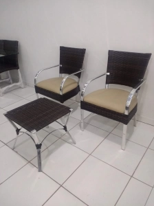 Conjunto Ana com 2 cadeiras + 1 mesa de centro Eiffel
