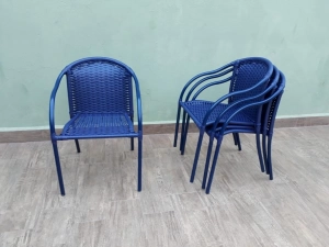 Mesa Ripada aro 80 redonda/ 4 cadeiras com pintura eletrostática 